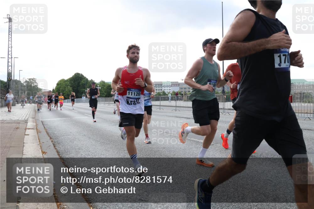 29.06.2025 - hella hamburg halbmarathon Lena Gebhardt http://msf.ph/oto/8281574 29.06.2025 09:45:36 Lombardsbrücke 11120, 17197, 0190, 17, 57, 1686, 1707, 1758, 1990, 2689, 2746, 3043, 4050, 4129, 4679, 4698, 4749, 5070, 5187, 5328, 5550, 5746, 5826, 6358, 6781, 6878, 7272, 7389, 7481, 7651, 7723, 7965, 8190, 8209, 8883, 9137, 9381, 9571, 9634, 10017, 10171, 10270, 10484, 10486, 10876, 11120, 11413, 11857, 12049, 12232, 12234, 12308, 12595, 12691, 12988, 13066, 13343, 13618, 13686, 14028, 14140, 14289, 15672, 15883, 16157, 16713, 16818, 17428 meine-sportfotos.de