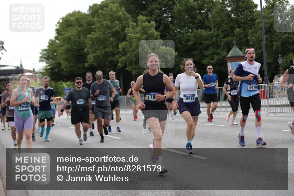 29.06.2025 - hella hamburg halbmarathon Jannik Wohlers http://msf.ph/oto/8281579 29.06.2025 10:35:07 Lombardsbrücke 1786, 1821, 2001, 2198, 2787, 3958, 4333, 4703, 4704, 4965, 5147, 5240, 5793, 6029, 6365, 6381, 6746, 6859, 6867, 7382, 8249, 8296, 8567, 9342, 9470, 9803, 9806, 10393, 10531, 10565, 10652, 11838, 11839, 12026, 12326, 12338, 12851, 13240, 13505, 13805, 14684, 15032, 15211, 15601, 16690, 16710, 17289, 17331, 17689, 17868, 17883, 17935, 17974, 17998, 18036, 18269, 18292, 18361, 18912, 19061 meine-sportfotos.de
