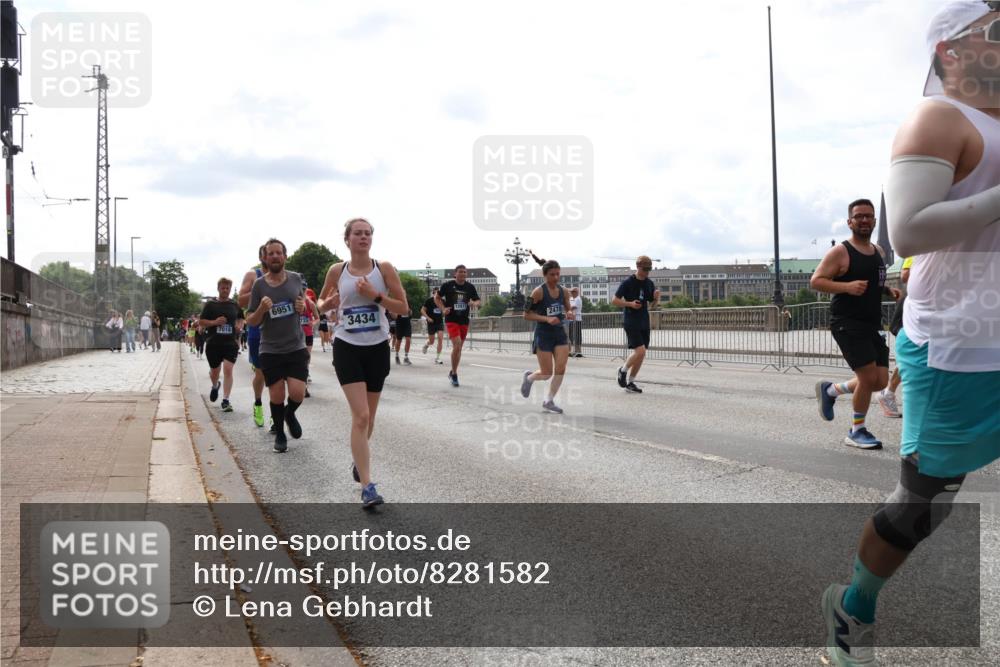 29.06.2025 - hella hamburg halbmarathon Lena Gebhardt http://msf.ph/oto/8281582 29.06.2025 10:20:33 Lombardsbrücke 7018, 6951, 3434, 2478, 1011, 1046, 1069, 1471, 1474, 2053, 2101, 2325, 2478, 2834, 3247, 3434, 3733, 3781, 3842, 4154, 4166, 4288, 4422, 4585, 4614, 4737, 4739, 4754, 4869, 5181, 5556, 5625, 5659, 5811, 5812, 5831, 5937, 6608, 6951, 7018, 7101, 7131, 7739, 7744, 8025, 8462, 8588, 8940, 9136, 9196, 9722, 9735, 9873, 9981, 10041, 10050, 10350, 10414, 10550, 10595, 10613, 10647, 10754, 11100, 11145, 11603, 11835, 11995, 12844 meine-sportfotos.de