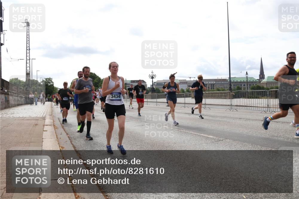 29.06.2025 - hella hamburg halbmarathon Lena Gebhardt http://msf.ph/oto/8281610 29.06.2025 10:20:33 Lombardsbrücke 7018, 051, 3434, 1011, 1046, 1069, 1471, 1474, 2053, 2101, 2325, 2478, 2834, 3247, 3434, 3733, 3781, 3842, 4154, 4166, 4288, 4422, 4585, 4614, 4737, 4739, 4754, 4869, 5181, 5556, 5625, 5659, 5811, 5812, 5831, 5937, 6608, 6951, 7018, 7101, 7131, 7739, 7744, 8025, 8462, 8588, 8940, 9136, 9196, 9722, 9735, 9873, 9981, 10041, 10050, 10350, 10414, 10550, 10595, 10613, 10647, 10754, 11100, 11145, 11603, 11835, 11995, 12844 meine-sportfotos.de