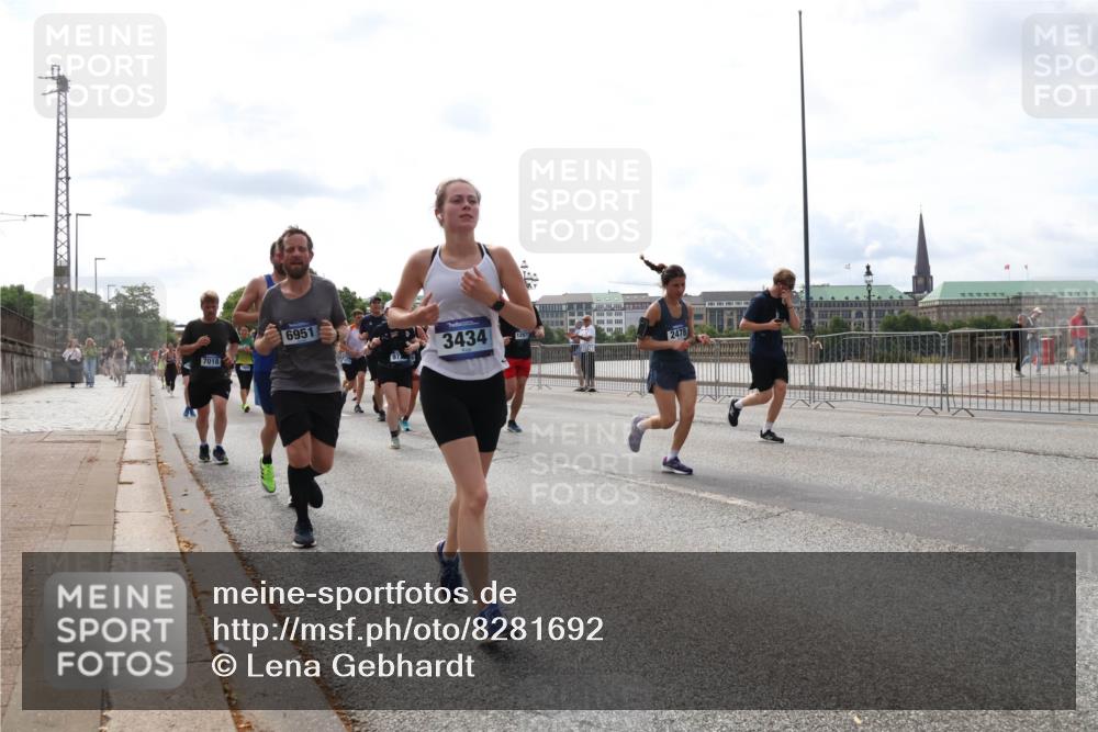 29.06.2025 - hella hamburg halbmarathon Lena Gebhardt http://msf.ph/oto/8281692 29.06.2025 10:20:34 Lombardsbrücke 7018, 6951, 3434, 2478, 1011, 1046, 1069, 1471, 1474, 2053, 2101, 2325, 2478, 2834, 2923, 2945, 3247, 3434, 3733, 3781, 3842, 4154, 4166, 4288, 4422, 4585, 4614, 4737, 4739, 4754, 4869, 5181, 5556, 5625, 5659, 5811, 5812, 5831, 5937, 6608, 6951, 7018, 7101, 7131, 7739, 7744, 8025, 8113, 8462, 8588, 8940, 9136, 9196, 9722, 9735, 9873, 9981, 10041, 10050, 10350, 10414, 10550, 10595, 10613, 10647, 10754, 11100, 11145, 11603, 11835, 11995, 12844 meine-sportfotos.de