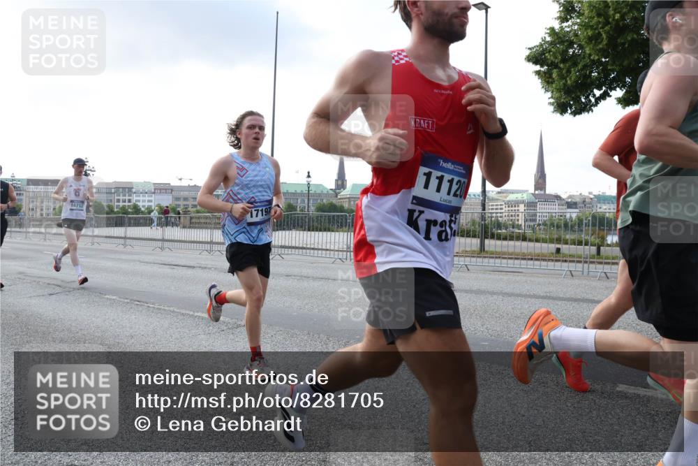 29.06.2025 - hella hamburg halbmarathon Lena Gebhardt http://msf.ph/oto/8281705 29.06.2025 09:45:37 Lombardsbrücke 16712, 17197, 11120, 57, 1686, 1707, 1758, 1990, 2689, 2746, 3043, 4050, 4129, 4679, 4698, 4749, 5070, 5187, 5328, 5550, 5746, 5826, 6358, 6781, 6878, 7272, 7389, 7481, 7651, 7723, 7965, 8190, 8209, 8883, 9137, 9381, 9571, 9634, 10017, 10171, 10270, 10484, 10486, 10876, 11120, 11413, 11857, 12049, 12232, 12234, 12308, 12595, 12691, 12988, 13066, 13343, 13618, 13686, 14028, 14140, 14289, 15672, 15883, 16157, 16713, 16818, 17428 meine-sportfotos.de