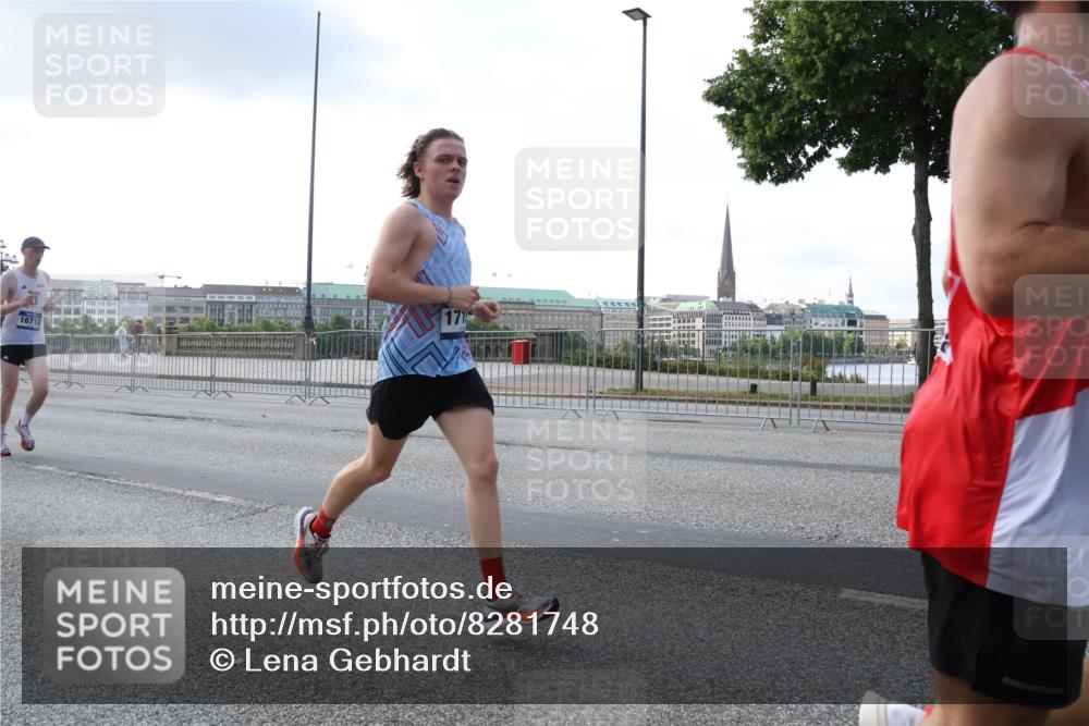 29.06.2025 - hella hamburg halbmarathon Lena Gebhardt http://msf.ph/oto/8281748 29.06.2025 09:45:37 Lombardsbrücke 16712, 171, 57, 1686, 1707, 1758, 1990, 2689, 2746, 3043, 4050, 4129, 4679, 4698, 4749, 5070, 5187, 5328, 5550, 5746, 5826, 6358, 6781, 6878, 7272, 7389, 7481, 7651, 7723, 7965, 8190, 8209, 8883, 9137, 9381, 9571, 9634, 10017, 10171, 10270, 10484, 10486, 10876, 11120, 11413, 11857, 12049, 12232, 12234, 12308, 12595, 12691, 12988, 13066, 13343, 13618, 13686, 14028, 14140, 14289, 15672, 15883, 16157, 16713, 16818, 17428 meine-sportfotos.de