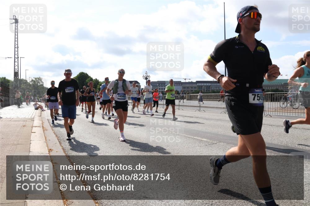 29.06.2025 - hella hamburg halbmarathon Lena Gebhardt http://msf.ph/oto/8281754 29.06.2025 09:58:09 Lombardsbrücke 6754, 12662, 16563, 7501, 1034, 1094, 1179, 1190, 1258, 1320, 1321, 1335, 1563, 1815, 1870, 2034, 2070, 2138, 2397, 2417, 2448, 2612, 2636, 2656, 2711, 2946, 3041, 3058, 3091, 3114, 3251, 3859, 4814, 4903, 5032, 5093, 5305, 5672, 5721, 5775, 6164, 6272, 6355, 6356, 6569, 6580, 6585, 6628, 6754, 6776, 6897, 7065, 7134, 7409, 7478, 7509, 7594, 7646, 7724, 7856, 7896, 7952, 7973, 7976, 8154, 8311, 8508, 8590, 8825, 9012, 9057, 9562, 9656, 10084 meine-sportfotos.de