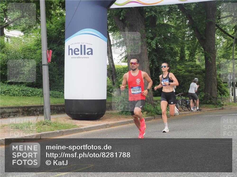 29.06.2025 - hella hamburg halbmarathon KatJ http://msf.ph/oto/8281788 29.06.2025 10:10:52 Zwischen KM18-KM19 54 meine-sportfotos.de