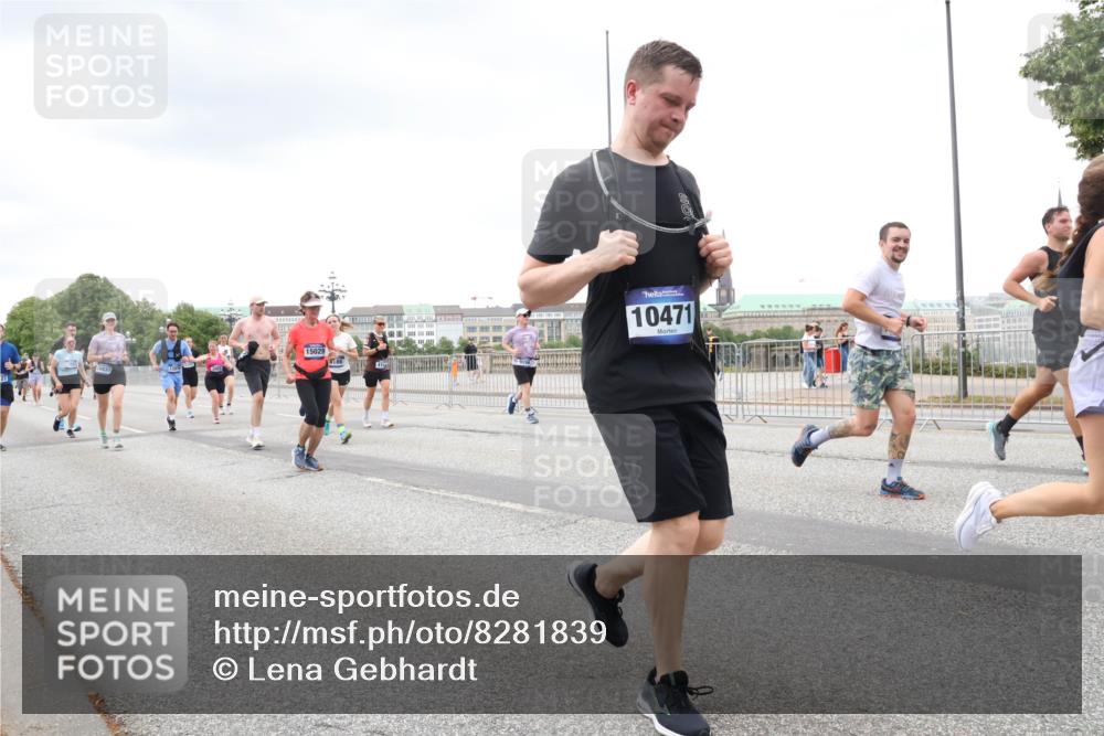 29.06.2025 - hella hamburg halbmarathon Lena Gebhardt http://msf.ph/oto/8281839 29.06.2025 10:55:00 Lombardsbrücke 16637, 15029, 8186, 10471, 1013, 1198, 2084, 2090, 2244, 2452, 2566, 2586, 2632, 3002, 3274, 4039, 4191, 4192, 5185, 5392, 5500, 5727, 5882, 5993, 6395, 6396, 6839, 6944, 6982, 7219, 7238, 7766, 7986, 8012, 8186, 8403, 8519, 9521, 9596, 10109, 10331, 10458, 10471, 10686, 11033, 11226, 11287, 11567, 11569, 11737, 11788, 11908, 12147, 12148, 12240, 12268, 12270, 12930, 13098, 13272, 13283, 13548, 13944, 13945, 13979, 13980, 14515, 15160 meine-sportfotos.de