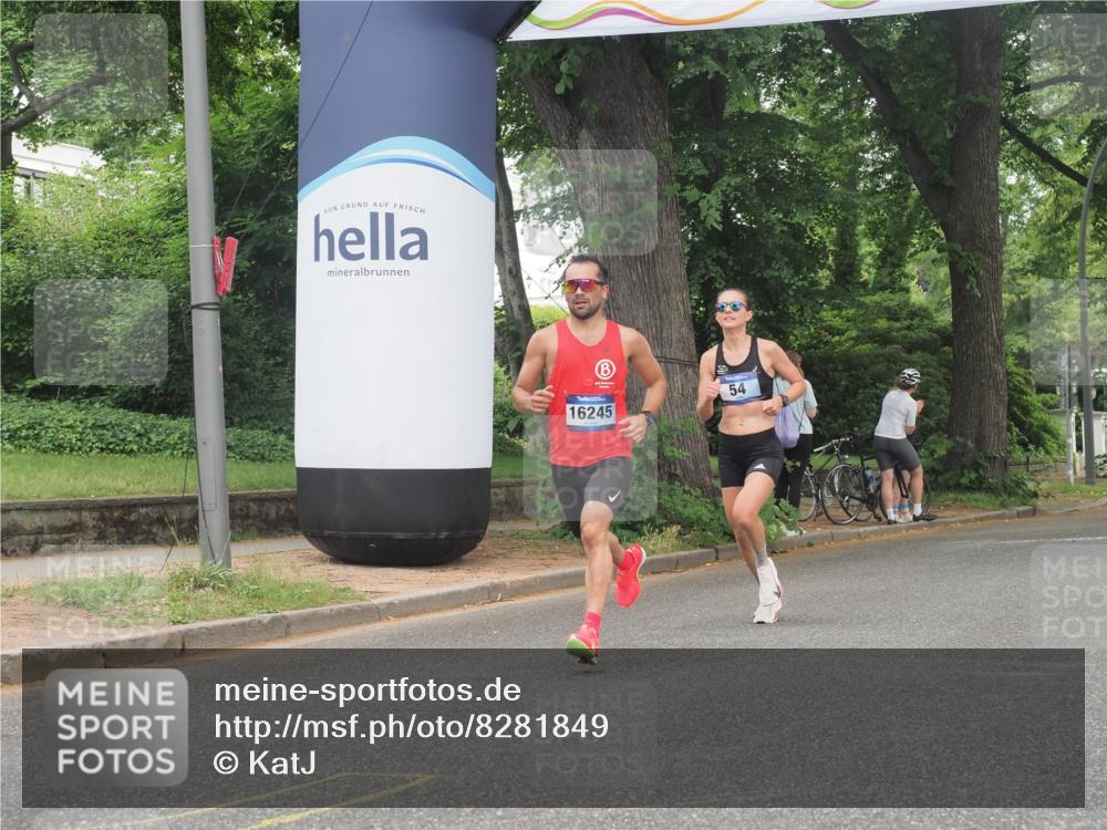 29.06.2025 - hella hamburg halbmarathon KatJ http://msf.ph/oto/8281849 29.06.2025 10:10:53 Zwischen KM18-KM19 54 meine-sportfotos.de