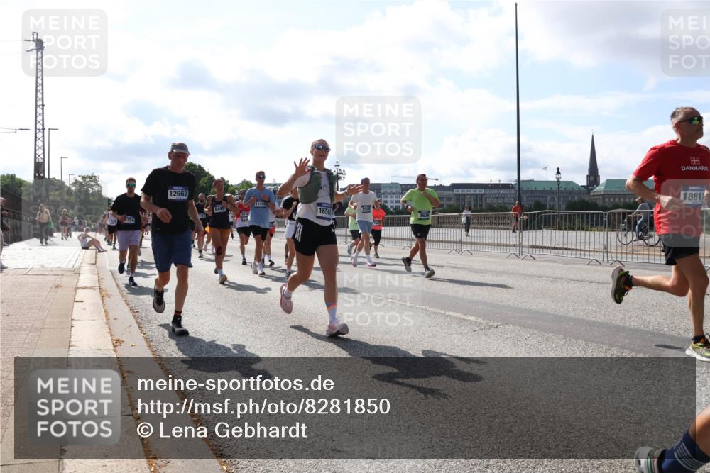 29.06.2025 - hella hamburg halbmarathon Lena Gebhardt http://msf.ph/oto/8281850 29.06.2025 09:58:09 Lombardsbrücke 5754, 12662, 8449, 11416, 850, 1656, 1881, 1034, 1094, 1179, 1190, 1258, 1320, 1321, 1335, 1563, 1815, 1870, 2034, 2070, 2138, 2397, 2417, 2448, 2612, 2636, 2656, 2711, 2946, 3041, 3058, 3091, 3114, 3251, 3859, 4814, 4903, 5032, 5093, 5305, 5672, 5721, 5775, 6164, 6272, 6355, 6356, 6569, 6580, 6585, 6628, 6754, 6776, 6897, 7065, 7134, 7409, 7478, 7509, 7594, 7646, 7724, 7856, 7896, 7952, 7973, 7976, 8154, 8311, 8508, 8590, 8825, 9012, 9057, 9562, 9656, 10084 meine-sportfotos.de