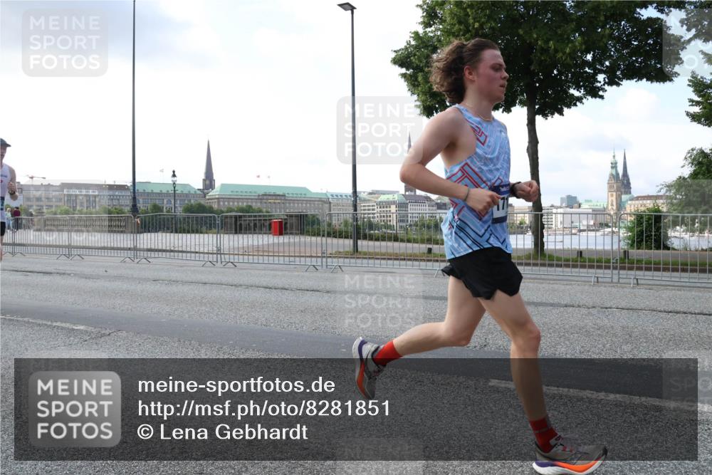 29.06.2025 - hella hamburg halbmarathon Lena Gebhardt http://msf.ph/oto/8281851 29.06.2025 09:45:38 Lombardsbrücke 171, 57, 1686, 1707, 1758, 1990, 2689, 2746, 3043, 4050, 4129, 4679, 4698, 4749, 5070, 5187, 5328, 5550, 5746, 5826, 6358, 6781, 6878, 7272, 7389, 7481, 7651, 7723, 7880, 7965, 8190, 8209, 8883, 9137, 9381, 9571, 9634, 10017, 10171, 10270, 10484, 10486, 10876, 11120, 11413, 11857, 12049, 12232, 12234, 12308, 12595, 12691, 12988, 13066, 13167, 13343, 13618, 13686, 14028, 14140, 14289, 15672, 15883, 16157, 16818 meine-sportfotos.de