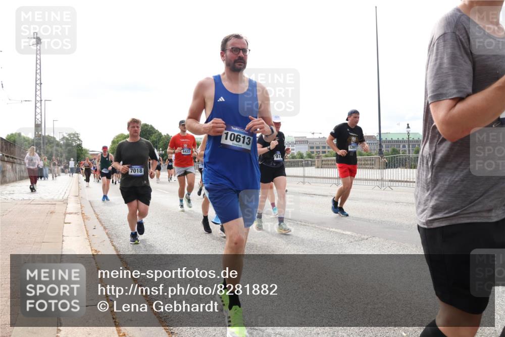 29.06.2025 - hella hamburg halbmarathon Lena Gebhardt http://msf.ph/oto/8281882 29.06.2025 10:20:36 Lombardsbrücke 7018, 4422, 10613, 1297, 197, 1011, 1046, 1069, 1471, 1474, 2053, 2101, 2325, 2478, 2834, 2923, 2945, 3247, 3434, 3733, 3781, 3842, 4154, 4166, 4288, 4422, 4585, 4614, 4739, 4754, 4869, 5181, 5556, 5625, 5659, 5811, 5812, 5831, 5937, 6608, 6951, 7018, 7101, 7131, 7739, 7744, 8025, 8113, 8462, 8588, 8940, 9136, 9722, 9735, 9873, 9981, 10041, 10050, 10350, 10414, 10595, 10613, 10647, 10754, 11100, 11145, 11603, 11835, 11995, 12844 meine-sportfotos.de