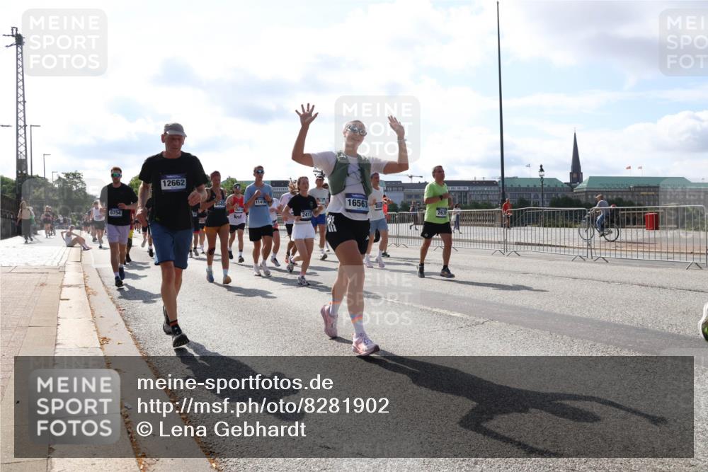 29.06.2025 - hella hamburg halbmarathon Lena Gebhardt http://msf.ph/oto/8281902 29.06.2025 09:58:09 Lombardsbrücke 6754, 12662, 11416, 2417, 16563, 2636, 1034, 1094, 1179, 1190, 1258, 1320, 1321, 1335, 1563, 1815, 1870, 2034, 2070, 2138, 2397, 2417, 2448, 2612, 2636, 2656, 2711, 2946, 3041, 3058, 3091, 3114, 3251, 3859, 4814, 4903, 5032, 5093, 5305, 5672, 5721, 5775, 6164, 6272, 6355, 6356, 6569, 6580, 6585, 6628, 6754, 6776, 6897, 7065, 7134, 7409, 7478, 7509, 7594, 7646, 7724, 7856, 7896, 7952, 7973, 7976, 8154, 8311, 8508, 8590, 8825, 9012, 9057, 9562, 9656, 10084 meine-sportfotos.de