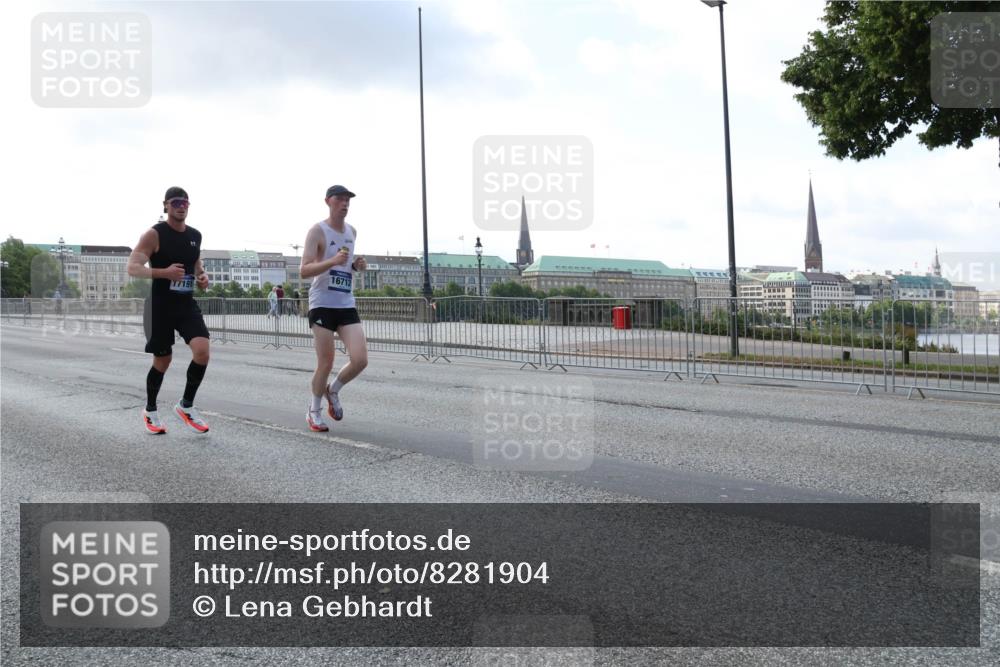 29.06.2025 - hella hamburg halbmarathon Lena Gebhardt http://msf.ph/oto/8281904 29.06.2025 09:45:38 Lombardsbrücke 16712, 57, 1686, 1707, 1758, 1990, 2689, 2746, 3043, 4050, 4129, 4679, 4698, 4749, 5070, 5187, 5328, 5550, 5746, 5826, 6358, 6781, 6878, 7272, 7389, 7481, 7651, 7723, 7880, 7965, 8190, 8209, 8883, 9137, 9381, 9571, 9634, 10017, 10171, 10270, 10484, 10486, 10876, 11120, 11413, 11857, 12049, 12232, 12234, 12308, 12595, 12691, 12988, 13066, 13167, 13343, 13618, 13686, 14028, 14140, 14289, 15672, 15883, 16157, 16818 meine-sportfotos.de