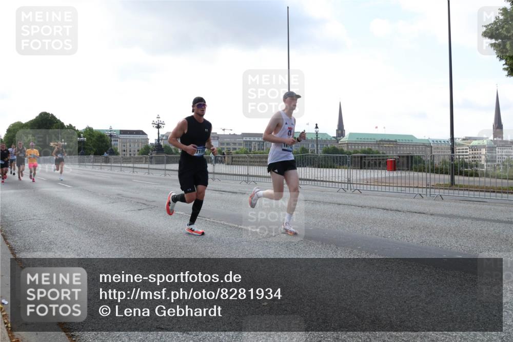29.06.2025 - hella hamburg halbmarathon Lena Gebhardt http://msf.ph/oto/8281934 29.06.2025 09:45:38 Lombardsbrücke 57, 1686, 1707, 1758, 1990, 2689, 2746, 3043, 4050, 4129, 4679, 4698, 4749, 5070, 5187, 5328, 5550, 5746, 5826, 6358, 6781, 6878, 7272, 7389, 7481, 7651, 7723, 7880, 7965, 8190, 8209, 8883, 9137, 9381, 9571, 9634, 10017, 10171, 10270, 10484, 10486, 10876, 11120, 11413, 11857, 12049, 12232, 12234, 12308, 12595, 12691, 12988, 13066, 13167, 13343, 13618, 13686, 14028, 14140, 14289, 15672, 15883, 16157, 16818 meine-sportfotos.de