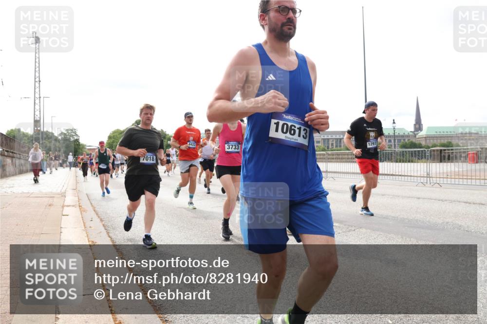 29.06.2025 - hella hamburg halbmarathon Lena Gebhardt http://msf.ph/oto/8281940 29.06.2025 10:20:36 Lombardsbrücke 11603, 7018, 4422, 3733, 10613, 1297, 1011, 1046, 1069, 1471, 1474, 2053, 2101, 2325, 2478, 2834, 2923, 2945, 3247, 3434, 3733, 3781, 3842, 4154, 4166, 4288, 4422, 4585, 4614, 4739, 4754, 4869, 5181, 5556, 5625, 5659, 5811, 5812, 5831, 5937, 6608, 6951, 7018, 7101, 7131, 7739, 7744, 8025, 8113, 8462, 8588, 8940, 9136, 9722, 9735, 9873, 9981, 10041, 10050, 10350, 10414, 10595, 10613, 10647, 10754, 11100, 11145, 11603, 11835, 11995, 12844 meine-sportfotos.de