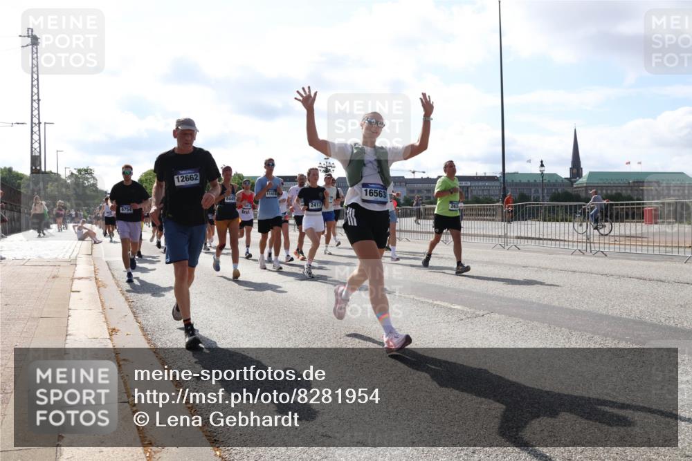 29.06.2025 - hella hamburg halbmarathon Lena Gebhardt http://msf.ph/oto/8281954 29.06.2025 09:58:09 Lombardsbrücke 6754, 12662, 8449, 11416, 16563, 2417, 1034, 1094, 1179, 1190, 1258, 1320, 1321, 1335, 1563, 1815, 1870, 2034, 2070, 2138, 2397, 2417, 2448, 2612, 2636, 2656, 2711, 2946, 3041, 3058, 3091, 3114, 3251, 3859, 4814, 4903, 5032, 5093, 5305, 5672, 5721, 5775, 6164, 6272, 6355, 6356, 6569, 6580, 6585, 6628, 6754, 6776, 6897, 7065, 7134, 7409, 7478, 7509, 7594, 7646, 7724, 7856, 7896, 7952, 7973, 7976, 8154, 8311, 8508, 8590, 8825, 9012, 9057, 9562, 9656, 10084 meine-sportfotos.de