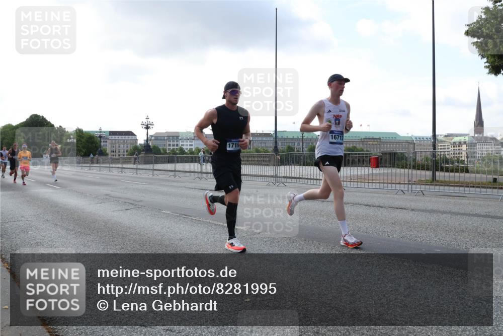 29.06.2025 - hella hamburg halbmarathon Lena Gebhardt http://msf.ph/oto/8281995 29.06.2025 09:45:39 Lombardsbrücke 1715, 16712, 57, 1080, 1686, 1707, 1758, 1894, 1990, 2689, 2746, 3043, 4050, 4129, 4679, 4698, 4749, 5070, 5187, 5328, 5550, 5746, 5826, 6358, 6781, 6878, 7272, 7389, 7481, 7651, 7723, 7880, 7965, 8190, 8209, 8883, 9137, 9381, 9571, 9634, 10017, 10171, 10270, 10484, 10876, 11120, 11413, 11857, 12049, 12232, 12234, 12308, 12595, 12691, 12988, 13066, 13167, 13343, 13618, 13686, 13754, 14028, 14167, 14289, 15672, 16157, 16818 meine-sportfotos.de