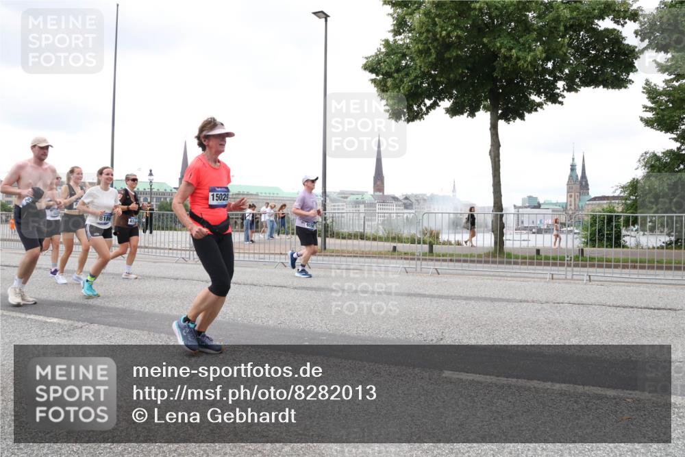 29.06.2025 - hella hamburg halbmarathon Lena Gebhardt http://msf.ph/oto/8282013 29.06.2025 10:55:02 Lombardsbrücke 8186, 41, 15029, 1013, 1198, 2084, 2090, 2452, 2566, 2586, 2632, 3002, 3274, 4039, 4191, 4192, 4628, 5040, 5392, 5500, 5727, 5882, 6395, 6396, 6839, 6944, 6982, 7219, 7238, 7766, 8012, 8186, 8403, 8519, 9521, 9596, 10109, 10331, 10458, 10471, 10686, 11033, 11226, 11287, 11567, 11569, 11737, 11788, 11908, 12147, 12148, 12240, 12268, 12270, 13098, 13230, 13272, 13283, 13548, 13944, 13945, 13979, 13980, 14515, 15152, 15160 meine-sportfotos.de