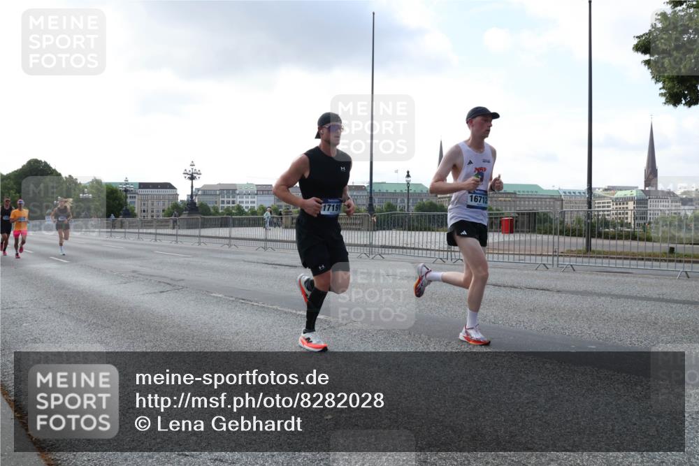 29.06.2025 - hella hamburg halbmarathon Lena Gebhardt http://msf.ph/oto/8282028 29.06.2025 09:45:39 Lombardsbrücke 17191, 16712, 57, 1080, 1686, 1707, 1758, 1894, 1990, 2689, 2746, 3043, 4050, 4129, 4679, 4698, 4749, 5070, 5187, 5328, 5550, 5746, 5826, 6358, 6781, 6878, 7272, 7389, 7481, 7651, 7723, 7880, 7965, 8190, 8209, 8883, 9137, 9381, 9571, 9634, 10017, 10171, 10270, 10484, 10876, 11120, 11413, 11857, 12049, 12232, 12234, 12308, 12595, 12691, 12988, 13066, 13167, 13343, 13618, 13686, 13754, 14028, 14167, 14289, 15672, 16157, 16818 meine-sportfotos.de