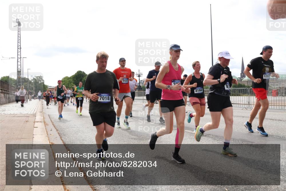 29.06.2025 - hella hamburg halbmarathon Lena Gebhardt http://msf.ph/oto/8282034 29.06.2025 10:20:36 Lombardsbrücke 41603, 7018, 4422, 4166, 12977, 1011, 1046, 1069, 1471, 1474, 2053, 2101, 2325, 2478, 2834, 2923, 2945, 3247, 3434, 3733, 3781, 3842, 4154, 4166, 4288, 4422, 4585, 4614, 4739, 4754, 4869, 5181, 5556, 5625, 5659, 5811, 5812, 5831, 5937, 6608, 6951, 7018, 7101, 7131, 7739, 7744, 8025, 8113, 8462, 8588, 8940, 9136, 9722, 9735, 9873, 9981, 10041, 10050, 10350, 10414, 10595, 10613, 10647, 10754, 11100, 11145, 11603, 11835, 11995, 12844 meine-sportfotos.de