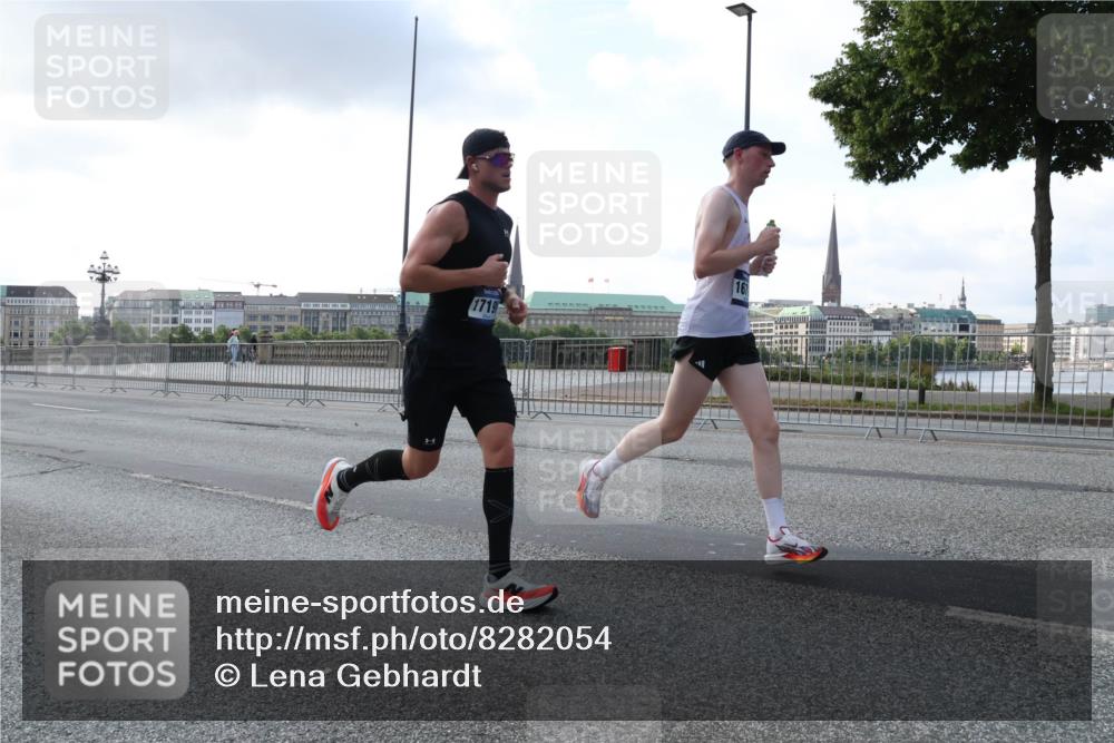 29.06.2025 - hella hamburg halbmarathon Lena Gebhardt http://msf.ph/oto/8282054 29.06.2025 09:45:39 Lombardsbrücke 1719, 57, 1080, 1686, 1707, 1758, 1894, 1990, 2689, 2746, 3043, 4050, 4129, 4679, 4698, 4749, 5070, 5187, 5328, 5550, 5746, 5826, 6358, 6781, 6878, 7272, 7389, 7481, 7651, 7723, 7880, 7965, 8190, 8209, 8883, 9137, 9381, 9571, 9634, 10017, 10171, 10270, 10484, 10876, 11120, 11413, 11857, 12049, 12232, 12234, 12308, 12595, 12691, 12988, 13066, 13167, 13343, 13618, 13686, 13754, 14028, 14167, 14289, 15672, 16157, 16818 meine-sportfotos.de