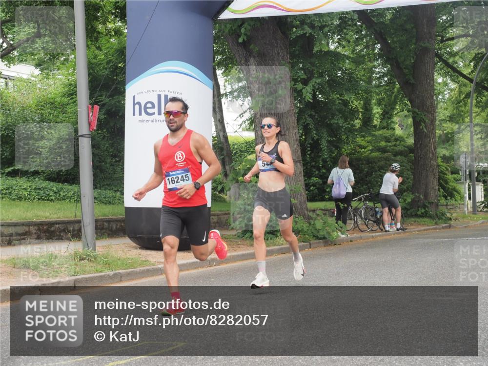29.06.2025 - hella hamburg halbmarathon KatJ http://msf.ph/oto/8282057 29.06.2025 10:10:53 Zwischen KM18-KM19 54 meine-sportfotos.de