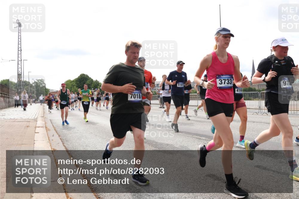 29.06.2025 - hella hamburg halbmarathon Lena Gebhardt http://msf.ph/oto/8282093 29.06.2025 10:20:37 Lombardsbrücke 7018, 119, 5181, 11603, 19083, 3733, 416, 197, 1011, 1046, 1069, 1471, 1474, 2053, 2101, 2325, 2478, 2834, 2923, 2945, 3247, 3434, 3733, 3781, 3842, 4154, 4166, 4288, 4422, 4585, 4614, 4754, 4869, 5181, 5556, 5625, 5659, 5811, 5812, 5831, 5937, 6608, 6951, 7018, 7101, 7131, 7739, 7744, 8025, 8113, 8462, 8588, 8940, 9136, 9722, 9735, 9873, 9981, 10041, 10050, 10350, 10414, 10595, 10613, 10647, 10754, 11100, 11145, 11603, 11835, 11995, 12844 meine-sportfotos.de