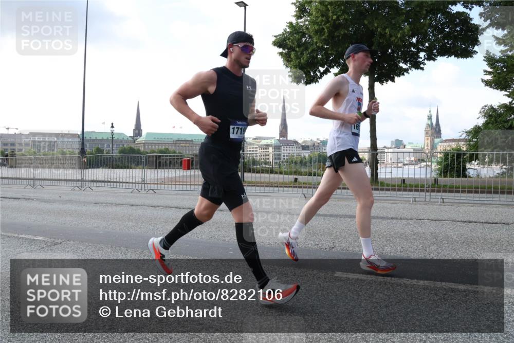 29.06.2025 - hella hamburg halbmarathon Lena Gebhardt http://msf.ph/oto/8282106 29.06.2025 09:45:39 Lombardsbrücke 1719, 57, 1080, 1686, 1707, 1758, 1894, 1990, 2689, 2746, 3043, 4050, 4129, 4679, 4698, 4749, 5070, 5187, 5328, 5550, 5746, 5826, 6358, 6781, 6878, 7272, 7389, 7481, 7651, 7723, 7880, 7965, 8190, 8209, 8883, 9137, 9381, 9571, 9634, 10017, 10171, 10270, 10484, 10876, 11120, 11413, 11857, 12049, 12232, 12234, 12308, 12595, 12691, 12988, 13066, 13167, 13343, 13618, 13686, 13754, 14028, 14167, 14289, 15672, 16157, 16818 meine-sportfotos.de