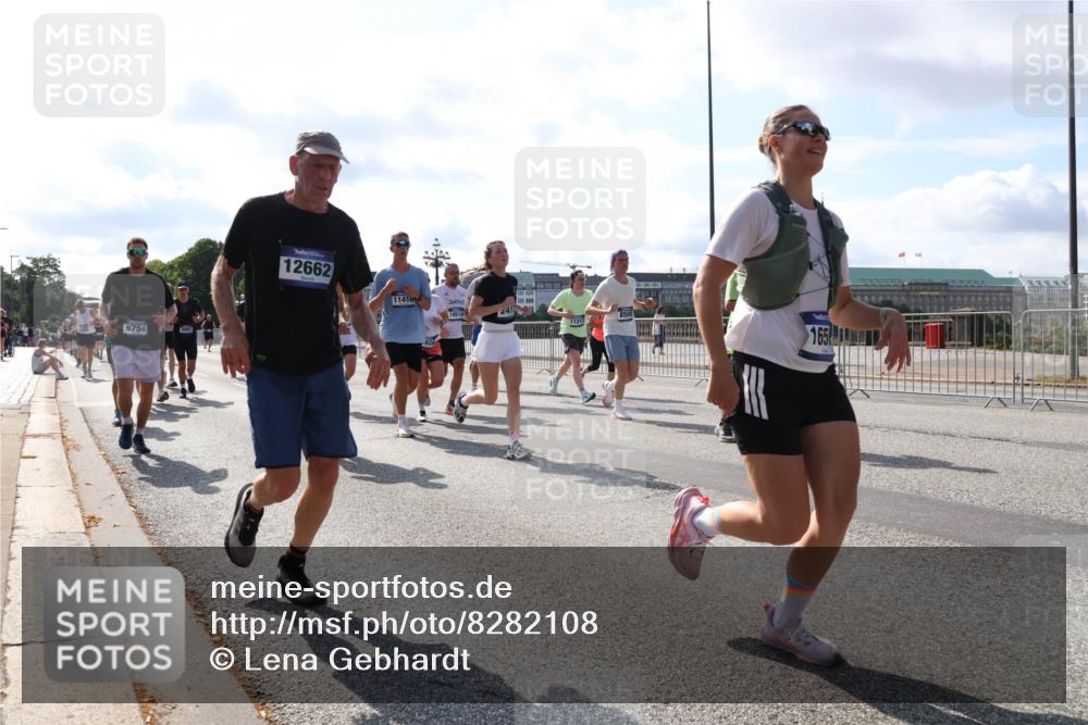 29.06.2025 - hella hamburg halbmarathon Lena Gebhardt http://msf.ph/oto/8282108 29.06.2025 09:58:10 Lombardsbrücke 6754, 3091, 12662, 11416, 18514, 11217, 165, 1034, 1094, 1179, 1190, 1258, 1320, 1321, 1335, 1563, 1815, 1870, 2034, 2070, 2138, 2397, 2417, 2448, 2612, 2636, 2656, 2711, 2946, 3041, 3058, 3091, 3114, 3251, 3859, 4814, 4903, 5032, 5093, 5305, 5672, 5721, 5775, 6164, 6272, 6355, 6356, 6433, 6569, 6580, 6585, 6628, 6754, 6776, 6897, 7065, 7134, 7409, 7478, 7509, 7594, 7646, 7724, 7856, 7896, 7952, 7973, 7976, 8154, 8311, 8508, 8590, 8825, 9012, 9057, 9562, 9656, 10084 meine-sportfotos.de