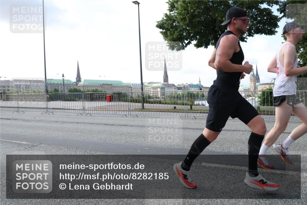 29.06.2025 - hella hamburg halbmarathon Lena Gebhardt http://msf.ph/oto/8282185 29.06.2025 09:45:39 Lombardsbrücke 57, 1080, 1686, 1707, 1758, 1894, 1990, 2689, 2746, 3043, 4050, 4129, 4679, 4698, 4749, 5070, 5187, 5328, 5550, 5746, 5826, 6358, 6781, 6878, 7272, 7389, 7481, 7651, 7723, 7880, 7965, 8190, 8209, 8883, 9137, 9381, 9571, 9634, 10017, 10171, 10270, 10484, 10876, 11120, 11413, 11857, 12049, 12232, 12234, 12308, 12595, 12691, 12988, 13066, 13167, 13343, 13618, 13686, 13754, 14028, 14167, 14289, 15672, 16157, 16818 meine-sportfotos.de