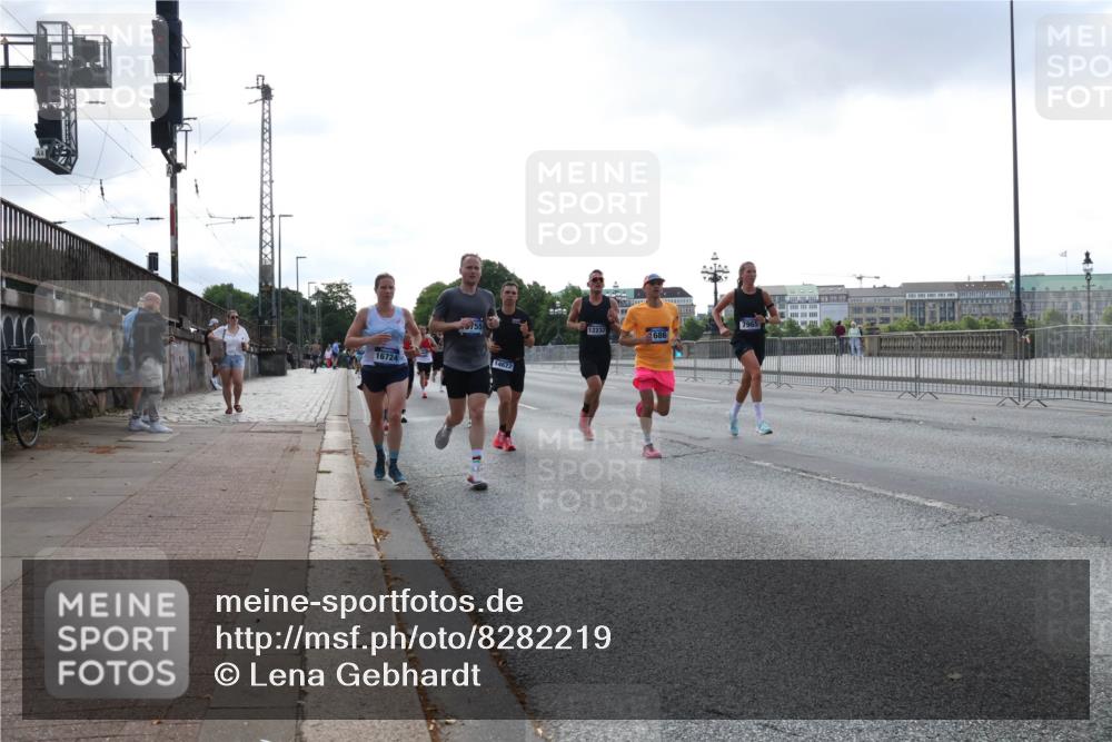 29.06.2025 - hella hamburg halbmarathon Lena Gebhardt http://msf.ph/oto/8282219 29.06.2025 09:45:41 Lombardsbrücke 14622, 16724, 12232, 686, 7965, 57, 1080, 1686, 1707, 1758, 1894, 1990, 2460, 2689, 3043, 4050, 4129, 4679, 4698, 4749, 5070, 5187, 5328, 5550, 5746, 5826, 6358, 6878, 7272, 7389, 7481, 7651, 7723, 7880, 7965, 8062, 8190, 8209, 8883, 9137, 9381, 9571, 9634, 10017, 10171, 10270, 10484, 10876, 11120, 11413, 11857, 12049, 12232, 12234, 12308, 12681, 12691, 12988, 13066, 13167, 13343, 13618, 13686, 13754, 14028, 14167, 14289, 15672, 16157 meine-sportfotos.de
