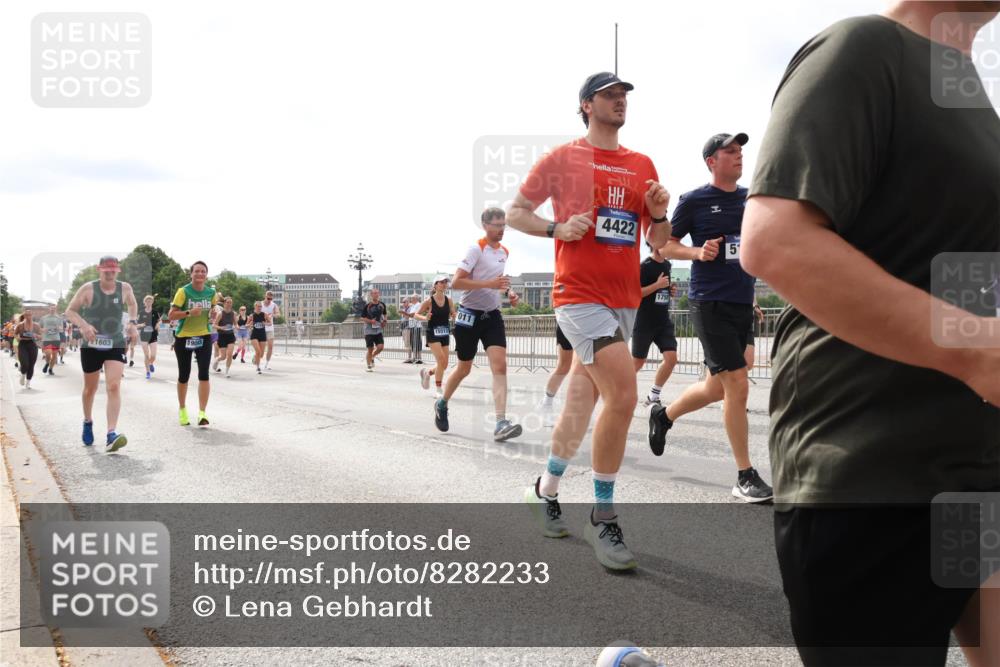 29.06.2025 - hella hamburg halbmarathon Lena Gebhardt http://msf.ph/oto/8282233 29.06.2025 10:20:38 Lombardsbrücke 1603, 1903, 15513, 011, 4422, 5, 1758, 1011, 1046, 1069, 1471, 1474, 2053, 2101, 2325, 2478, 2834, 2923, 2945, 3247, 3434, 3733, 3781, 3842, 4154, 4166, 4288, 4350, 4422, 4585, 4614, 4754, 4869, 5181, 5556, 5625, 5659, 5811, 5812, 5831, 5937, 6608, 6951, 7018, 7101, 7131, 7739, 7744, 8025, 8113, 8462, 8588, 8940, 9005, 9011, 9136, 9236, 9722, 9735, 9873, 9981, 10041, 10050, 10350, 10414, 10595, 10613, 10647, 10754, 11100, 11145, 11603, 11835, 11995, 12844 meine-sportfotos.de