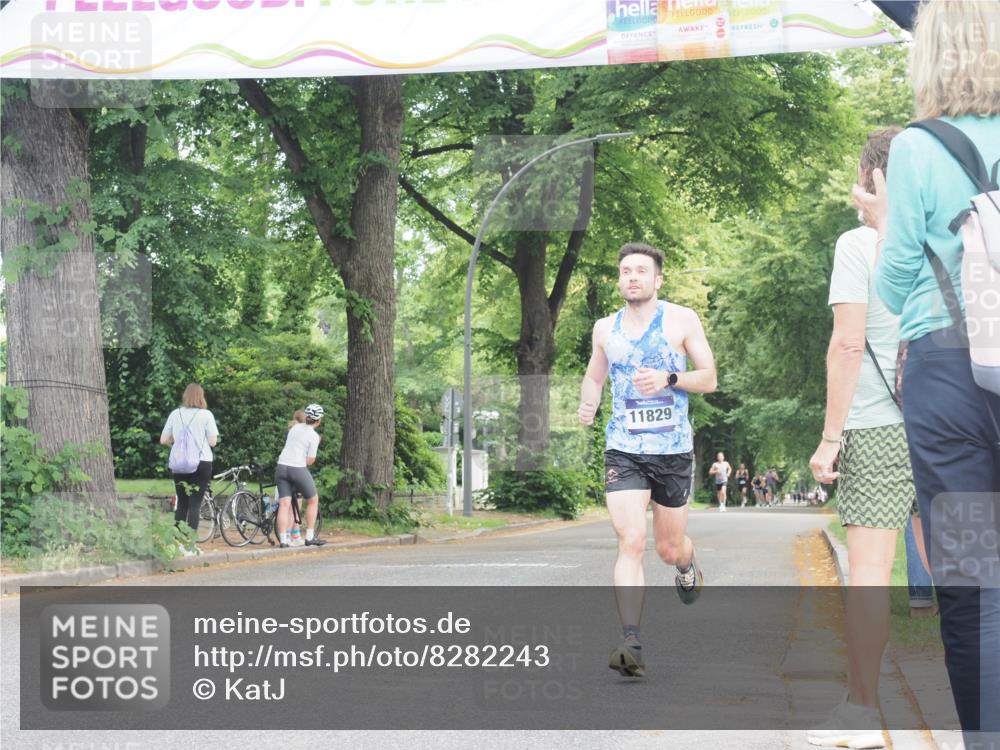 29.06.2025 - hella hamburg halbmarathon KatJ http://msf.ph/oto/8282243 29.06.2025 10:10:58 Zwischen KM18-KM19 54 meine-sportfotos.de