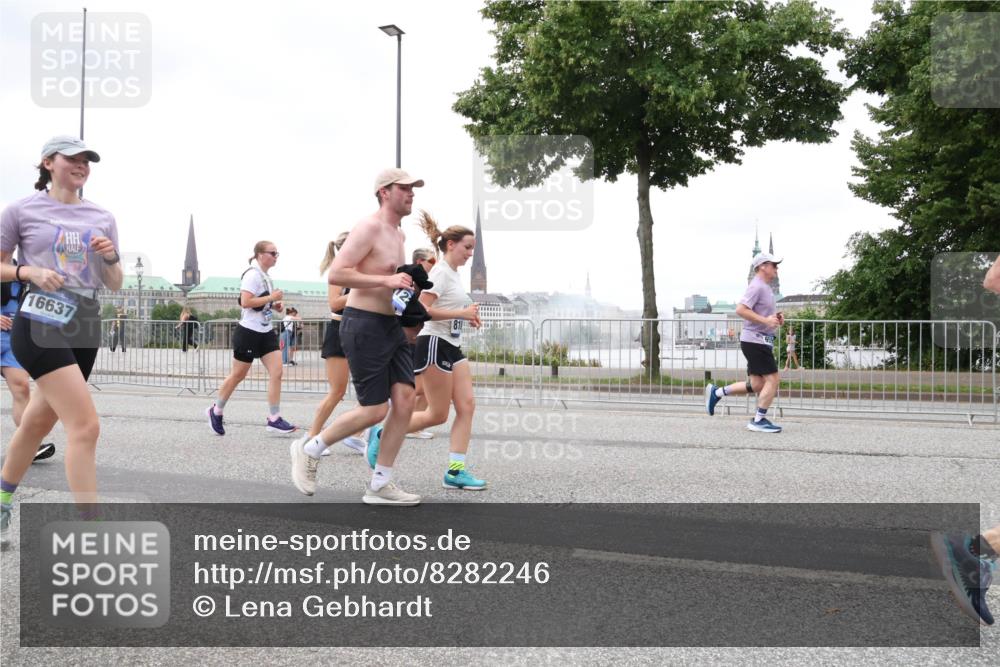 29.06.2025 - hella hamburg halbmarathon Lena Gebhardt http://msf.ph/oto/8282246 29.06.2025 10:55:03 Lombardsbrücke 16637, 1013, 1198, 2084, 2090, 2452, 2566, 2586, 2632, 3002, 3157, 3274, 3577, 4039, 4191, 4192, 4628, 5040, 5392, 5500, 5727, 5882, 6395, 6396, 6839, 6944, 6982, 7219, 7238, 7766, 8012, 8186, 8403, 8519, 9521, 9596, 10109, 10331, 10458, 10471, 10686, 11033, 11226, 11287, 11567, 11569, 11737, 11788, 11908, 12147, 12148, 12240, 12268, 12270, 13098, 13230, 13272, 13283, 13548, 13944, 13945, 13979, 13980, 14515, 15152, 15160 meine-sportfotos.de