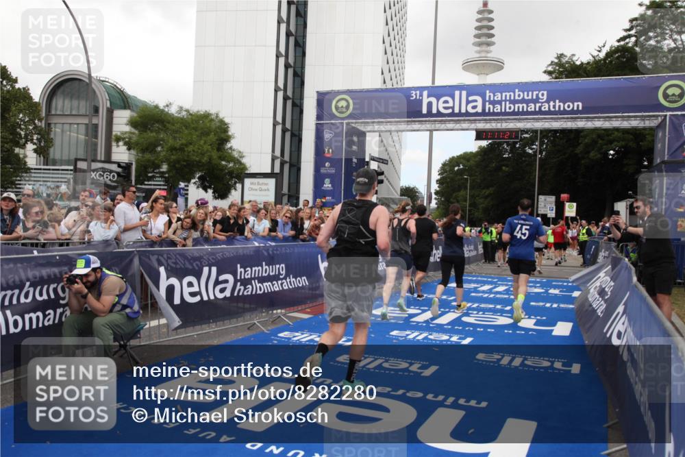 29.06.2025 - hella hamburg halbmarathon Michael Strokosch http://msf.ph/oto/8282280 29.06.2025 11:11:19 Ziel 2835, 4001, 5036, 5069, 9400, 10775, 11442, 12912, 16323, 17604, 18218, 18493 meine-sportfotos.de