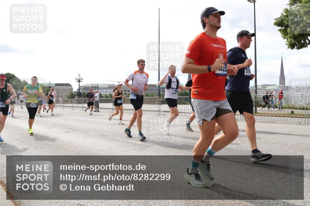 29.06.2025 - hella hamburg halbmarathon Lena Gebhardt http://msf.ph/oto/8282299 29.06.2025 10:20:38 Lombardsbrücke 603, 9093, 011, 1199, 422, 518, 1011, 1046, 1069, 1471, 1474, 2053, 2101, 2325, 2478, 2834, 2923, 2945, 3247, 3434, 3733, 3781, 3842, 4154, 4166, 4288, 4350, 4422, 4585, 4614, 4754, 4869, 5181, 5556, 5625, 5659, 5811, 5812, 5831, 5937, 6608, 6951, 7018, 7101, 7131, 7739, 7744, 8025, 8113, 8462, 8588, 8940, 9005, 9011, 9136, 9236, 9722, 9735, 9873, 9981, 10041, 10050, 10350, 10414, 10595, 10613, 10647, 10754, 11100, 11145, 11603, 11835, 11995, 12844 meine-sportfotos.de