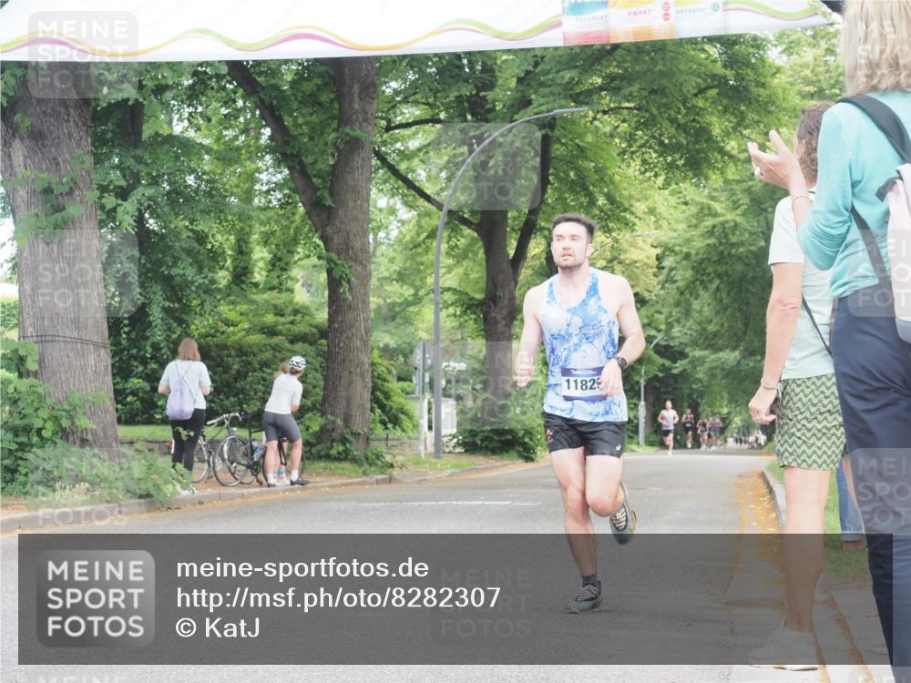 29.06.2025 - hella hamburg halbmarathon KatJ http://msf.ph/oto/8282307 29.06.2025 10:10:58 Zwischen KM18-KM19 54 meine-sportfotos.de