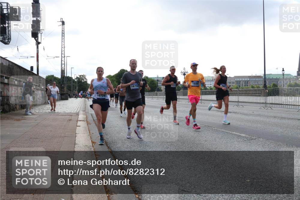 29.06.2025 - hella hamburg halbmarathon Lena Gebhardt http://msf.ph/oto/8282312 29.06.2025 09:45:42 Lombardsbrücke 16755, 1223, 16724, 1686, 57, 1080, 1686, 1707, 1758, 1894, 1990, 2460, 2689, 3043, 4050, 4129, 4679, 4698, 4749, 5070, 5187, 5328, 5550, 5746, 5826, 6358, 6878, 7272, 7389, 7481, 7651, 7723, 7880, 7965, 8062, 8190, 8209, 8883, 9137, 9381, 9571, 9634, 10017, 10171, 10270, 10484, 10876, 11120, 11413, 11857, 12049, 12232, 12234, 12308, 12681, 12691, 12988, 13066, 13167, 13343, 13618, 13686, 13754, 14028, 14167, 14289, 15672, 16157 meine-sportfotos.de