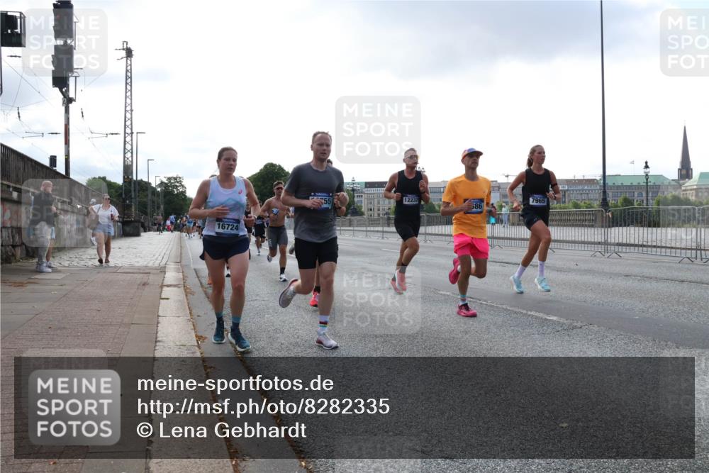 29.06.2025 - hella hamburg halbmarathon Lena Gebhardt http://msf.ph/oto/8282335 29.06.2025 09:45:42 Lombardsbrücke 16724, 55, 12232, 7965, 86, 57, 1080, 1686, 1707, 1758, 1894, 1990, 2460, 2689, 3043, 4050, 4129, 4679, 4698, 4749, 5070, 5187, 5328, 5550, 5746, 5826, 6358, 6878, 7272, 7389, 7481, 7651, 7723, 7880, 7965, 8062, 8190, 8209, 8883, 9137, 9381, 9571, 9634, 10017, 10171, 10270, 10484, 10876, 11120, 11413, 11857, 12049, 12232, 12234, 12308, 12681, 12691, 12988, 13066, 13167, 13343, 13618, 13686, 13754, 14028, 14167, 14289, 15672, 16157 meine-sportfotos.de