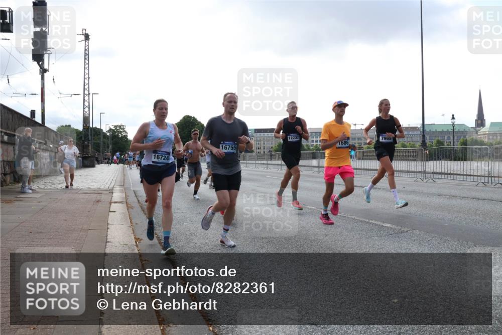 29.06.2025 - hella hamburg halbmarathon Lena Gebhardt http://msf.ph/oto/8282361 29.06.2025 09:45:42 Lombardsbrücke 16724, 16755, 12232, 7965, 1686, 57, 1080, 1686, 1707, 1758, 1894, 1990, 2460, 2689, 3043, 4050, 4129, 4679, 4698, 4749, 5070, 5187, 5328, 5550, 5746, 5826, 6358, 6878, 7272, 7389, 7481, 7651, 7723, 7880, 7965, 8062, 8190, 8209, 8883, 9137, 9381, 9571, 9634, 10017, 10171, 10270, 10484, 10876, 11120, 11413, 11857, 12049, 12232, 12234, 12308, 12681, 12691, 12988, 13066, 13167, 13343, 13618, 13686, 13754, 14028, 14167, 14289, 15672, 16157 meine-sportfotos.de