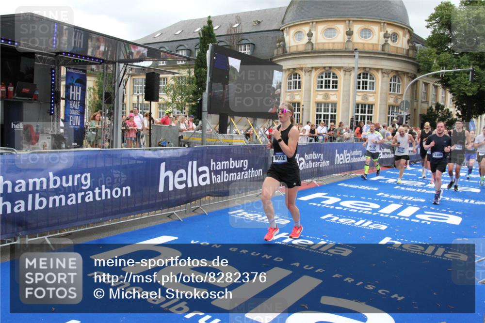 29.06.2025 - hella hamburg halbmarathon Michael Strokosch http://msf.ph/oto/8282376 29.06.2025 10:54:43 Ziel 1125, 1496, 2561, 3310, 7478, 8449, 9012, 10040, 10368, 10376, 12489, 13147, 14239, 15389, 15408, 15584, 17231, 17765, 19000 meine-sportfotos.de