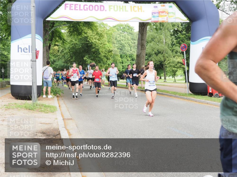29.06.2025 - hella hamburg halbmarathon MichiJ http://msf.ph/oto/8282396 29.06.2025 10:32:15 Zwischen KM18-KM19 1558, 3146, 4991, 5692, 7508, 8145, 8900, 9081, 10930, 11153, 11346, 12438, 13348, 14690, 15185 meine-sportfotos.de
