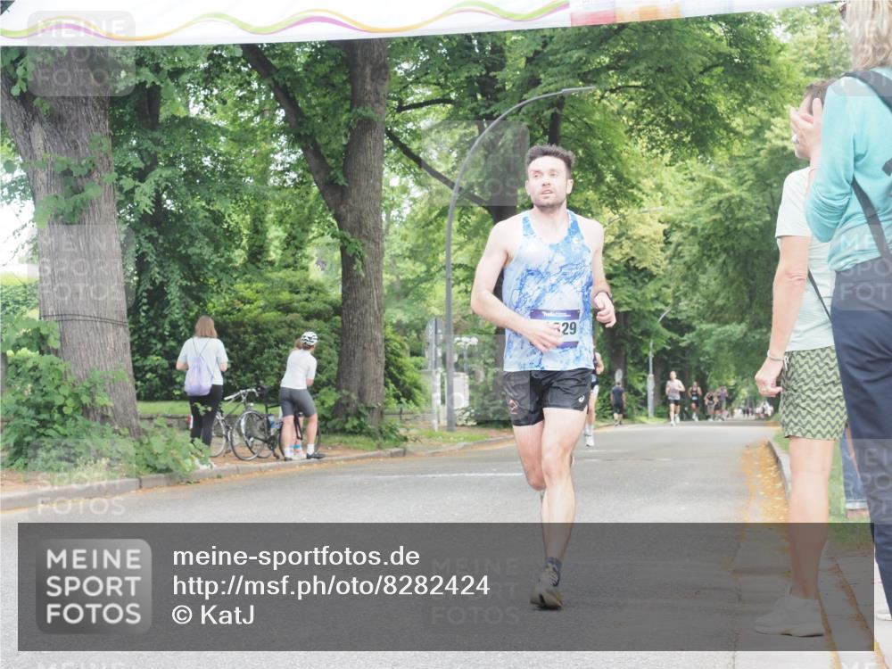 29.06.2025 - hella hamburg halbmarathon KatJ http://msf.ph/oto/8282424 29.06.2025 10:10:59 Zwischen KM18-KM19 54 meine-sportfotos.de