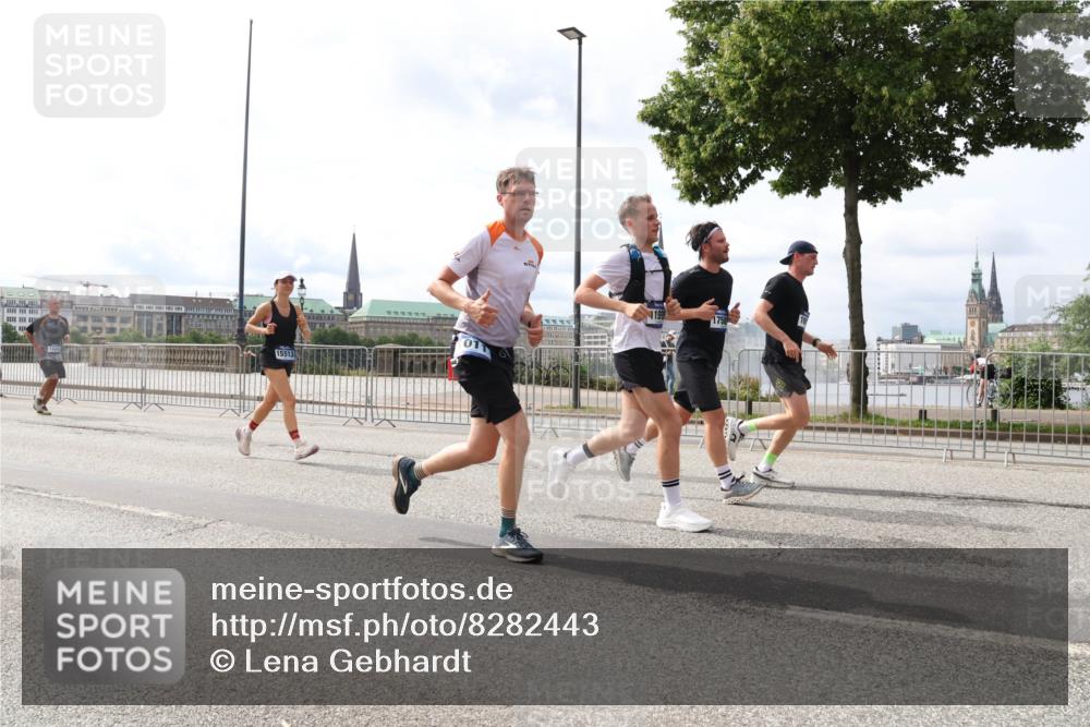 29.06.2025 - hella hamburg halbmarathon Lena Gebhardt http://msf.ph/oto/8282443 29.06.2025 10:20:39 Lombardsbrücke 11999, 1758, 1011, 1046, 1069, 1471, 1474, 2053, 2101, 2325, 2478, 2834, 2923, 2945, 3247, 3434, 3733, 3781, 3842, 4154, 4166, 4288, 4350, 4422, 4585, 4614, 4754, 4869, 5041, 5181, 5556, 5625, 5811, 5812, 5831, 5937, 6608, 6951, 7018, 7101, 7131, 7739, 7744, 8025, 8113, 8462, 8588, 8940, 9005, 9011, 9136, 9236, 9722, 9735, 9873, 9981, 10041, 10050, 10350, 10414, 10595, 10613, 10647, 10754, 11100, 11145, 11603, 11835, 11995, 12844 meine-sportfotos.de