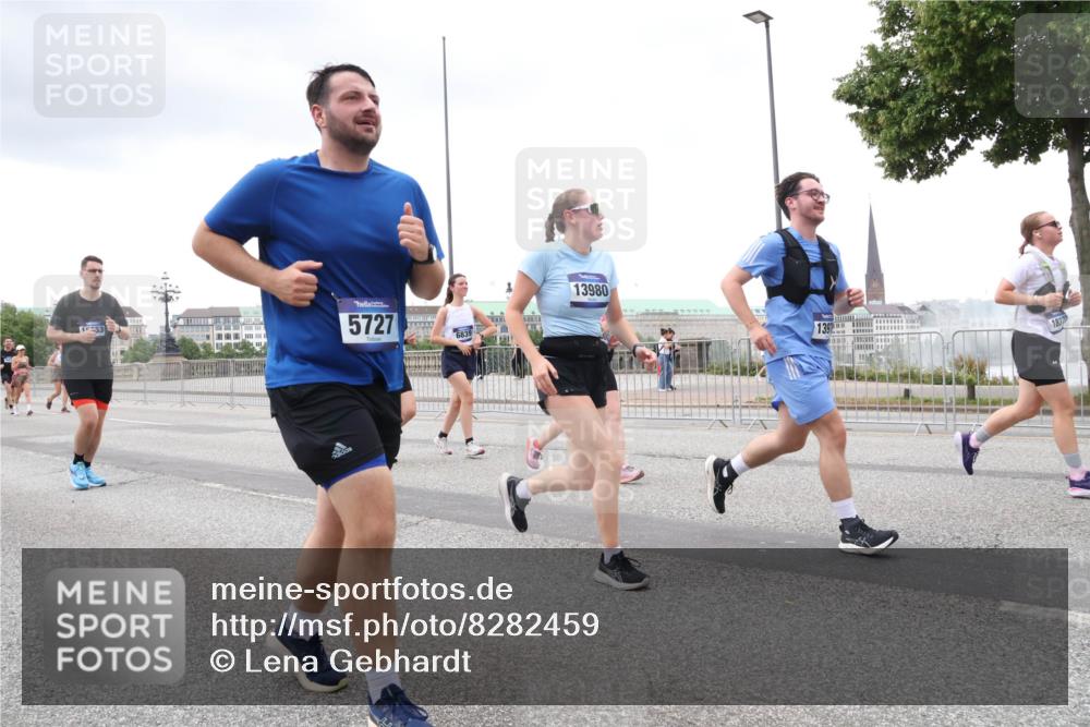 29.06.2025 - hella hamburg halbmarathon Lena Gebhardt http://msf.ph/oto/8282459 29.06.2025 10:55:04 Lombardsbrücke 153, 5727, 6839, 13980, 1397, 1837, 1013, 1198, 2084, 2090, 2452, 2566, 2586, 2632, 3002, 3157, 3274, 3577, 4039, 4191, 4192, 4628, 5040, 5392, 5500, 5727, 5882, 6395, 6396, 6839, 6944, 6982, 7219, 7238, 7766, 8012, 8186, 8403, 8519, 9521, 9596, 10109, 10331, 10458, 10471, 10686, 11033, 11226, 11287, 11567, 11569, 11737, 11788, 11908, 12147, 12148, 12240, 12268, 12270, 13098, 13230, 13272, 13283, 13548, 13944, 13945, 13979, 13980, 14515, 15152, 15160 meine-sportfotos.de