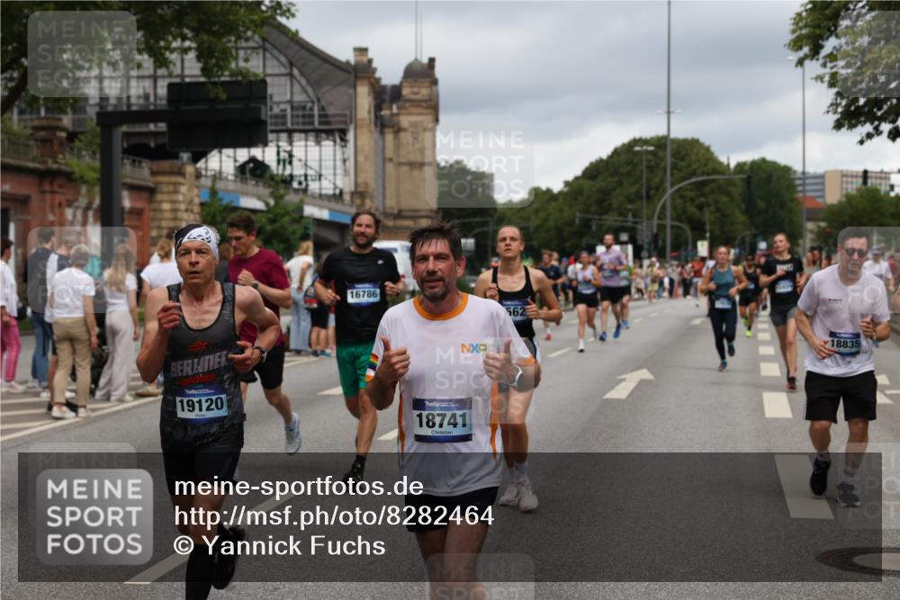 29.06.2025 - hella hamburg halbmarathon Yannick Fuchs http://msf.ph/oto/8282464 29.06.2025 10:49:49 20KM 1130, 1180, 1193, 2982, 3042, 3048, 3058, 3668, 4951, 5287, 5465, 5672, 6569, 6591, 6924, 7594, 7742, 8255, 8311, 8639, 8863, 9361, 9562, 11039, 11309, 11638, 12196, 12515, 13474, 14363, 14365, 14461, 15184, 15484, 15818, 15884, 16176, 16375, 16401, 16434, 16521, 16786, 17259, 17615, 17640, 17642, 17734, 18064, 18125, 18212, 18325, 18340, 18495, 18634, 18741, 18746, 18835, 19120, 19152 meine-sportfotos.de