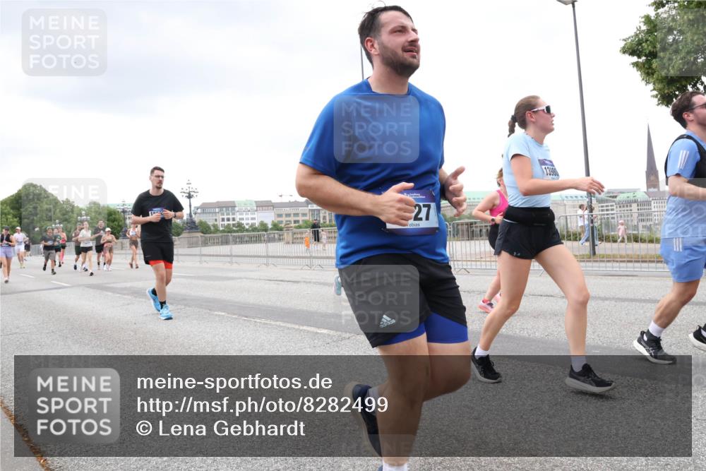 29.06.2025 - hella hamburg halbmarathon Lena Gebhardt http://msf.ph/oto/8282499 29.06.2025 10:55:05 Lombardsbrücke 27, 13980, 1013, 1198, 2084, 2090, 2452, 2566, 2632, 3002, 3115, 3157, 3274, 3577, 4039, 4191, 4192, 4628, 5040, 5392, 5483, 5500, 5727, 5882, 6395, 6396, 6839, 6944, 6982, 7219, 7238, 7766, 8012, 8186, 8403, 8519, 9521, 9596, 10109, 10331, 10458, 10471, 10686, 11033, 11226, 11287, 11567, 11569, 11737, 11788, 11908, 12147, 12148, 12240, 12268, 12270, 13098, 13230, 13272, 13283, 13548, 13944, 13945, 13979, 13980, 14515, 15152, 15160, 16385 meine-sportfotos.de