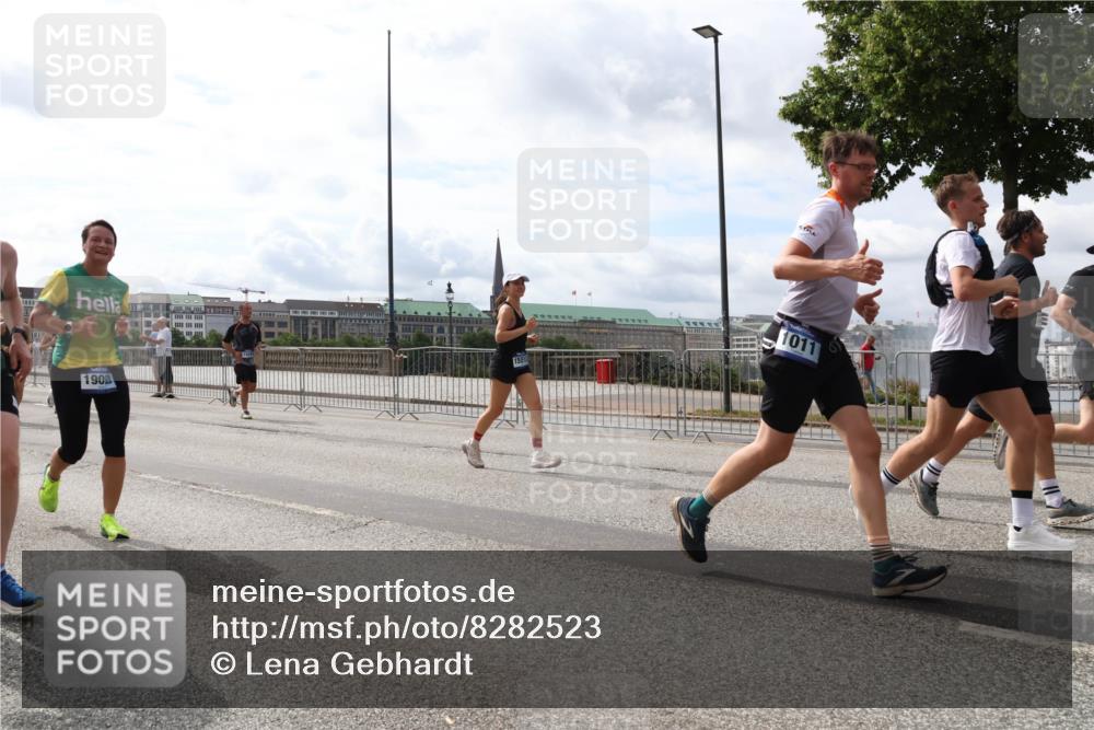 29.06.2025 - hella hamburg halbmarathon Lena Gebhardt http://msf.ph/oto/8282523 29.06.2025 10:20:39 Lombardsbrücke 190, 15513, 1011, 1011, 1046, 1069, 1471, 1474, 2053, 2101, 2325, 2478, 2834, 2923, 2945, 3247, 3434, 3733, 3781, 3842, 4154, 4166, 4288, 4350, 4422, 4585, 4614, 4754, 4869, 5041, 5181, 5556, 5625, 5811, 5812, 5831, 5937, 6608, 6951, 7018, 7101, 7131, 7739, 7744, 8025, 8113, 8462, 8588, 8940, 9005, 9011, 9136, 9236, 9722, 9735, 9873, 9981, 10041, 10050, 10350, 10414, 10595, 10613, 10647, 10754, 11100, 11145, 11603, 11835, 11995, 12844 meine-sportfotos.de
