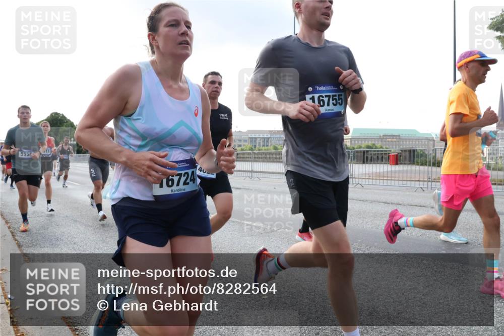 29.06.2025 - hella hamburg halbmarathon Lena Gebhardt http://msf.ph/oto/8282564 29.06.2025 09:45:43 Lombardsbrücke 5550, 187, 16724, 16755, 57, 1080, 1686, 1707, 1758, 1894, 1990, 2460, 2689, 3043, 4050, 4129, 4463, 4679, 4698, 4749, 5070, 5187, 5328, 5550, 5746, 5826, 6358, 6878, 7186, 7272, 7389, 7481, 7651, 7723, 7880, 7965, 8062, 8190, 8209, 8883, 9137, 9381, 9571, 9634, 10017, 10171, 10270, 10484, 10876, 11120, 11413, 11857, 12049, 12189, 12232, 12234, 12308, 12681, 12691, 12988, 13066, 13167, 13343, 13618, 13686, 13754, 14028, 14167, 15672, 16157 meine-sportfotos.de
