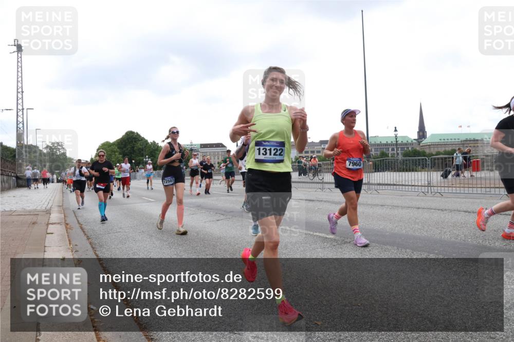 29.06.2025 - hella hamburg halbmarathon Lena Gebhardt http://msf.ph/oto/8282599 29.06.2025 10:46:31 Lombardsbrücke 1371, 1375, 1429, 1465, 1532, 1608, 1837, 1999, 2162, 2423, 2500, 2697, 2773, 2813, 2951, 3277, 3406, 3407, 3410, 3469, 3734, 4119, 4202, 4296, 4342, 4355, 4448, 4604, 5697, 5700, 5703, 5854, 6068, 6124, 6161, 6392, 6740, 7303, 7364, 7368, 7374, 7412, 7767, 7827, 7894, 7960, 7983, 8047, 8477, 8551, 8700, 9129, 9337, 9445, 9691, 10153, 10230, 11358, 11361, 11876, 11910, 12298, 12333, 12507, 12522, 13969, 14261, 15852, 16882, 16987 meine-sportfotos.de