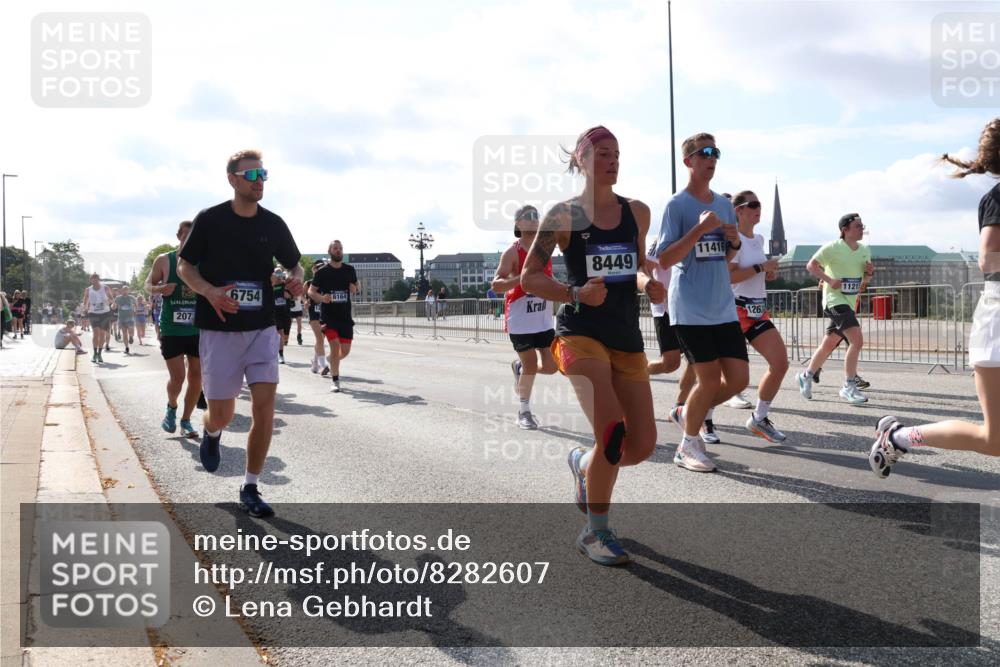 29.06.2025 - hella hamburg halbmarathon Lena Gebhardt http://msf.ph/oto/8282607 29.06.2025 09:58:11 Lombardsbrücke 207, 6754, 6164, 8449, 11416, 126, 1121, 1034, 1094, 1179, 1190, 1258, 1320, 1321, 1335, 1563, 1815, 1870, 2034, 2070, 2138, 2397, 2417, 2448, 2612, 2636, 2656, 2711, 2946, 3041, 3058, 3091, 3114, 3251, 3859, 4814, 4903, 5032, 5093, 5305, 5672, 5721, 5775, 6164, 6272, 6355, 6356, 6433, 6569, 6580, 6585, 6628, 6754, 6776, 6897, 7065, 7134, 7409, 7478, 7509, 7646, 7724, 7856, 7896, 7952, 7973, 7976, 8154, 8311, 8508, 8590, 8825, 9012, 9057, 9562, 9656, 10084 meine-sportfotos.de